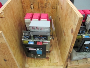 BREAKER, CIRCUIT TYPE, 50-225 AMP RATING, 240/600 AC VOLT RATING, 3 POLE, POWER KIND. ELECTRICALLY OPERATED FOR 480 VOLT LOAD CENTERS, ACB, SS4-PH, K-600S WD 708619. COMPLETE PART NUMBER C1525-7773-141-01(00)(01)(18)(40), PART # C1525-7773-141-01 (W-44) LOADING & HANDLING FEE $15-